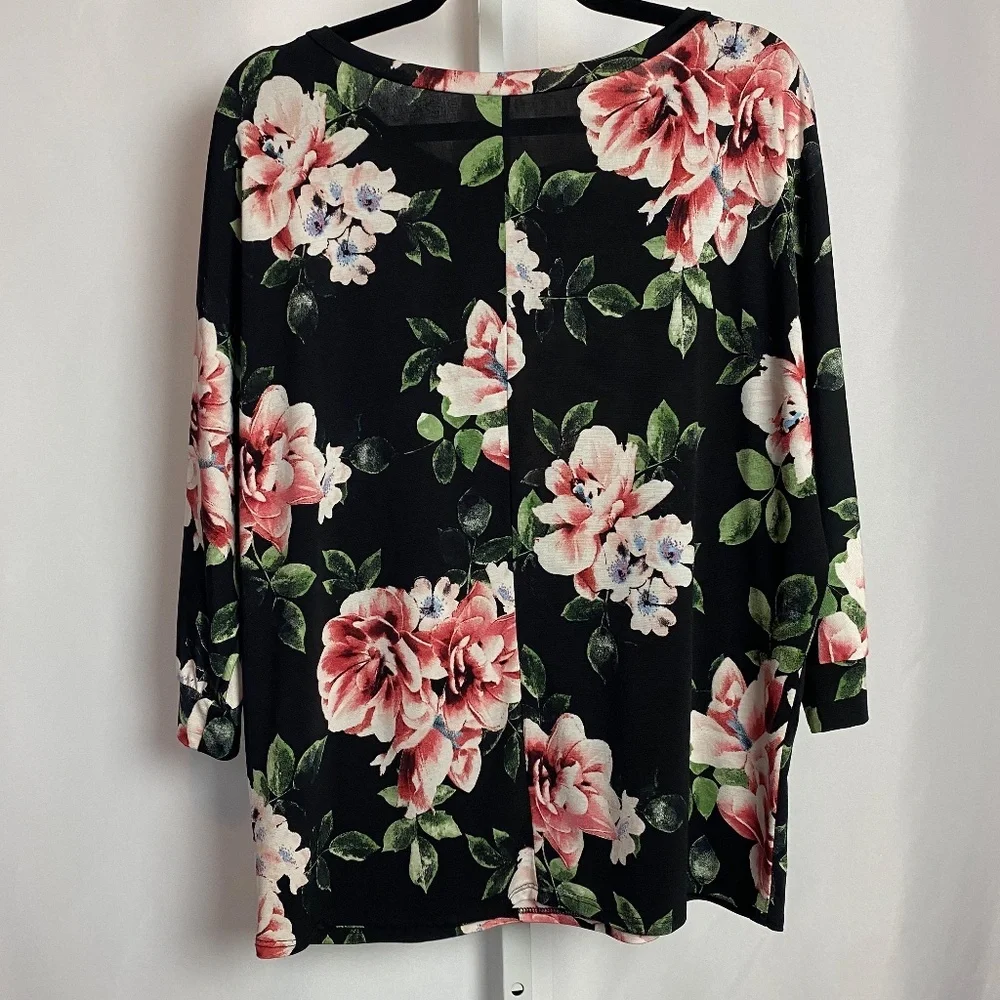Womenʻs 3/4 Length Drop Sleeve Black and Pink Floral Blouse Small